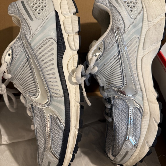 Nike Zoom Vomero 5 - Picture 3 of 5